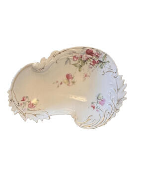 Vintage Shell Flower Motif Trinket Dish with Scalloped Edges and Gold Detail
